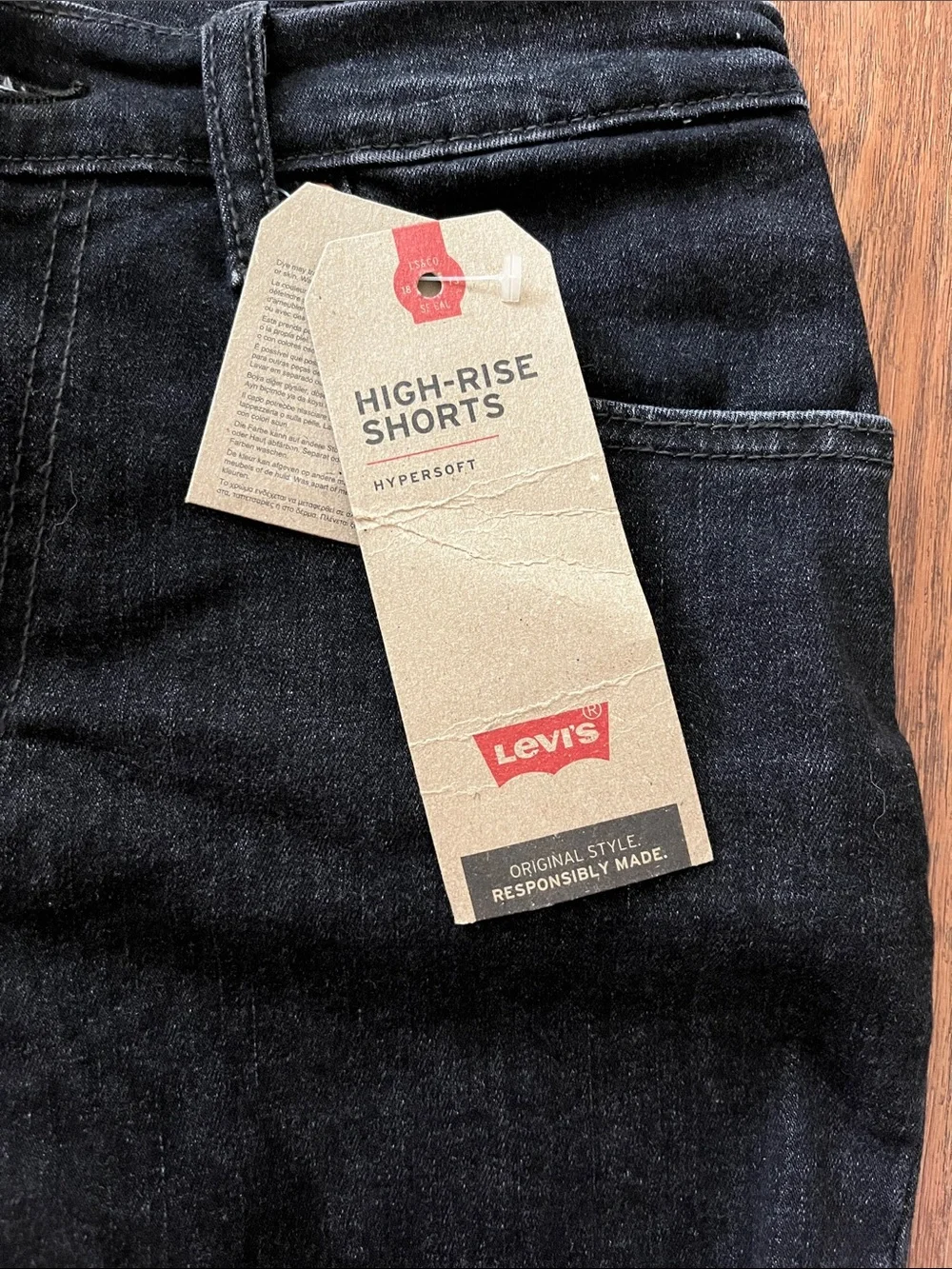 LEVIS High Rise Shorts - Picture 2 of 6